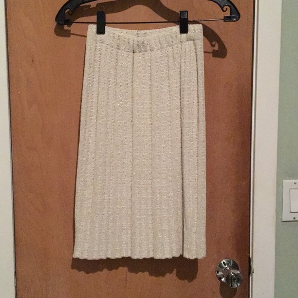 NWT St. John Collection Skirt - Picture 3 of 4